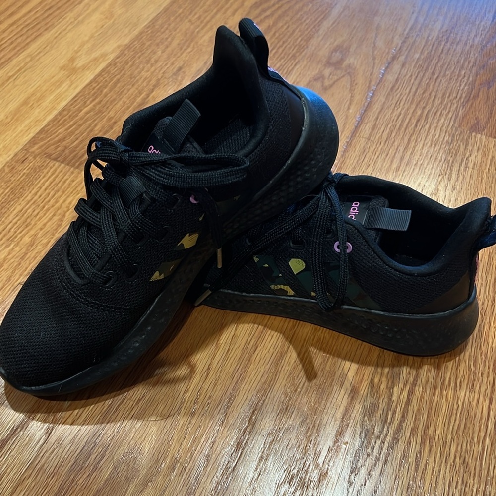 EUC Women’s Adidas Cloudfoam Sneakers - Picture 2 of 13
